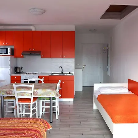 Apartment Laura Pinezici (Krk)