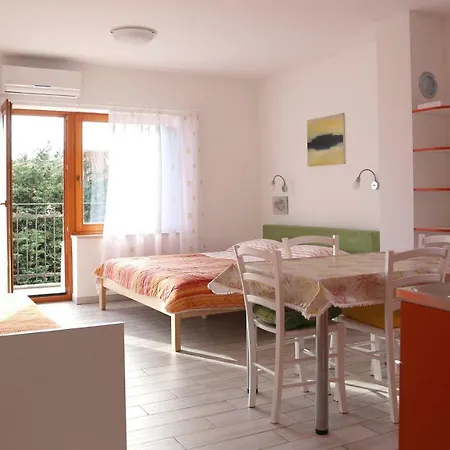 Laura Apartment Pinezici (Krk)