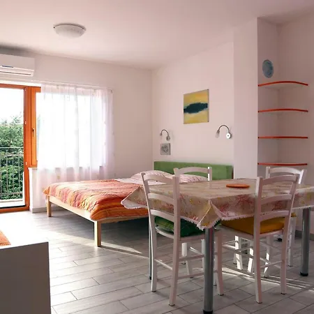 Laura Pinezici (Krk)