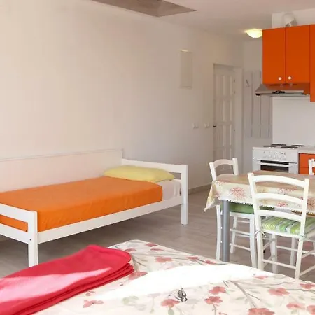 Apartment Laura Pinezici (Krk)