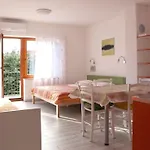 Laura Appartamento Pinezići
