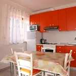 Laura Appartamento Pinezići