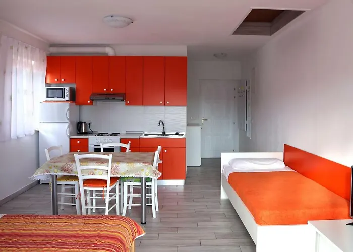 Apartment Laura Pinezići