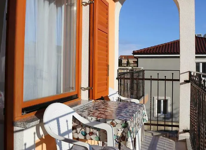 Apartment Laura Pinezići